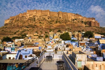 Die blaue Stadt zeigt all ihre Pracht in der Sonne Indiens
