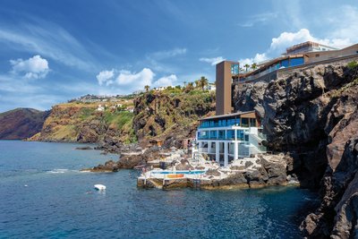 Näher am Meer kann ein Hotel nicht liegen!