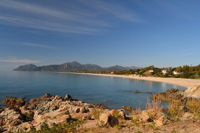 Wunderschöner Blick über den Strand von Torre di Bari