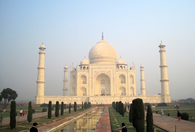 Indiens berühmtes Wahrzeichen befindet sich bei der kleinen Stadt Agra im Norden von Indien