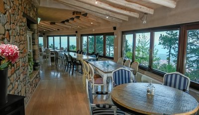 Zusammen sitzen und gemeinsam Essen