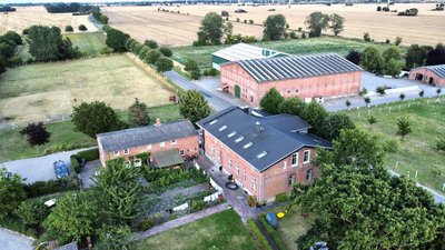 Der Osterhof mit seiner weitläufigen Außenanlage