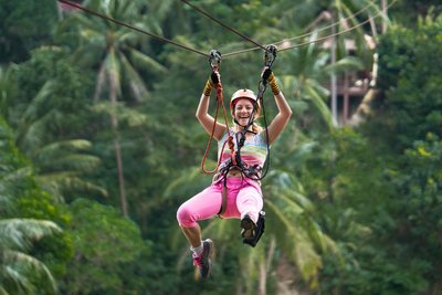 Zip-Line Tour durch den Regenwald in Thailand