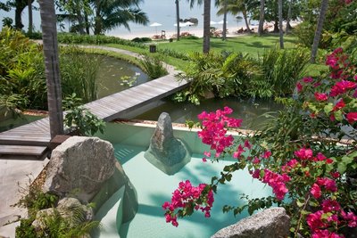 Pool mit Blick auf den Strand