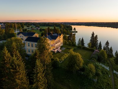 Das Hotel Filipsborg liegt direkt am Wasser