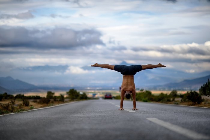 Kräftigende Yogaübungen sind überall möglich
