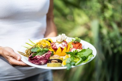 Stärken Sie beim reichhaltigen Buffet in der LYKIA Lodge