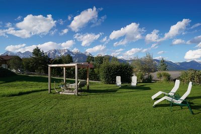 Im Garten haben Sie während Ihres Yoga-Urlaubs viel Platz um sich auszuruhen und die Natur auf sich wirken zu lassen.