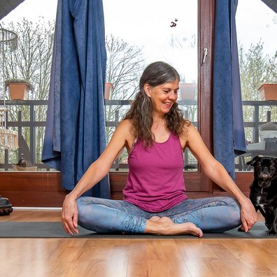 NEUE WEGE Yogalehrerin Claudia Löffler