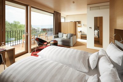 Genießen Sie einen Panoramablick auf den Bodensee von Ihrem Zimmer aus