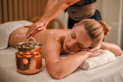 Lassen Sie sich bei einer Massage verwöhnen.
