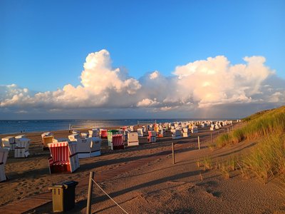 Den Sonnenuntergang über der Nordsee genießen