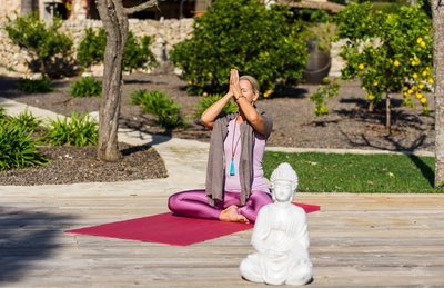 Auch der Herbst bietet Yoga-Einheiten bei strahlendem Sonnenschein