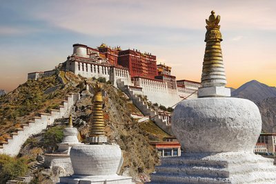 Ein majestätischer Anblick auf den Potala Palast in Lhasa