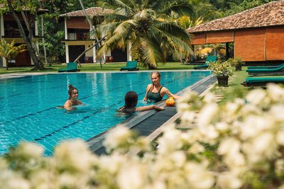 Abkühlung im Pool