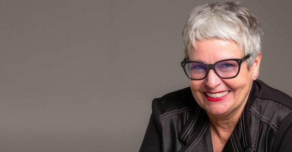 NEUE WEGE Yogalehrerin Ute Wagner NEUE WEGE Yogalehrerin Ute Wagner
