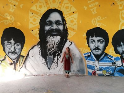 Ashram mit dem Beatles als Wandbilder