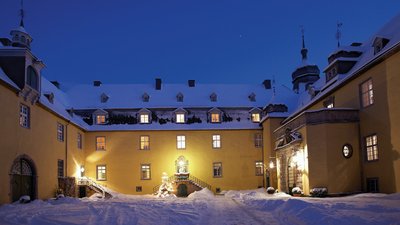 Das Schloss Melschede ist ein Wasserschloss in Hövel, einem Stadtteil von Sundern im Sauerland. 