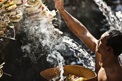 Lernen Sie während Ihrer Reise nach Bali verschiedene einheimische Rituale kennen