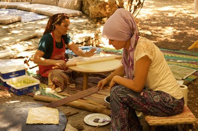 Probieren Sie das frisch gebackene türkische Spezialität Gözleme 