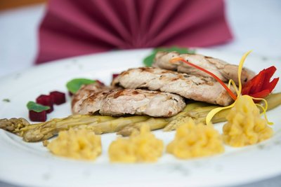 Das Essen wird auch frischen und regionalen Zutaten zubereitet