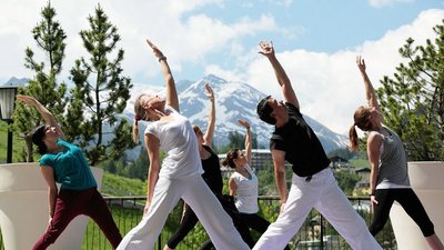 Yoga mit Blick in die Berge Yoga mit Blick in die Berge