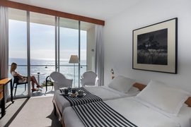 Entspannen Sie mit Blick auf das Meer auf Ihrem Balkon Entspannen Sie mit Blick auf das Meer auf Ihrem Balkon