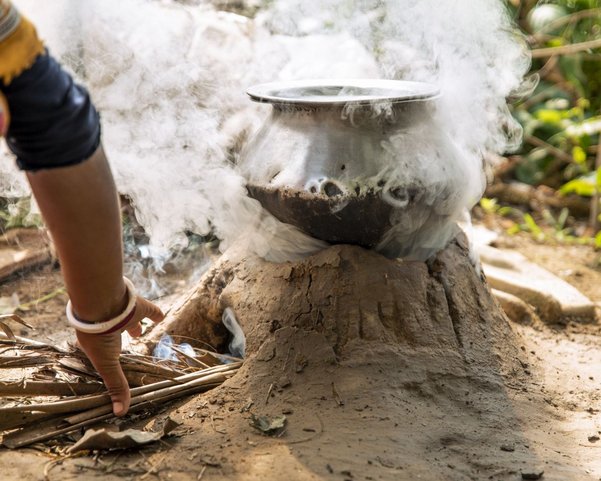 Effiziente Holzvergaseröfen in Indien