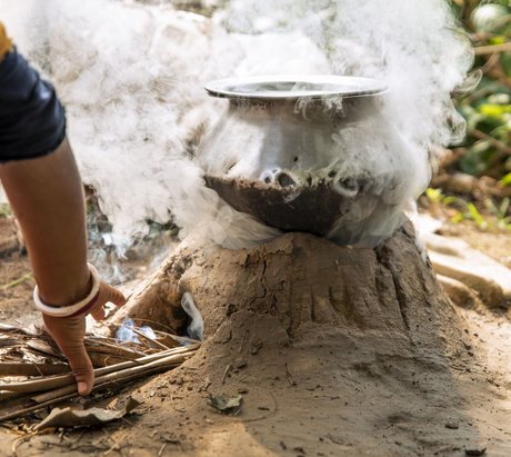 Effiziente Holzvergaseröfen in Indien