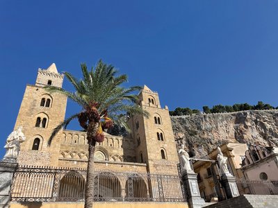 Die Kathedrale Cefalú ist nicht weit vom Hotel Kalura entfernt