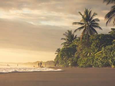 Am Playa Hermose entlang spazieren