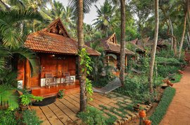 Traditionelle Häuser erwarten Sie im Somatheeram Ayurveda Resort Traditionelle Häuser erwarten Sie im Somatheeram Ayurveda Resort
