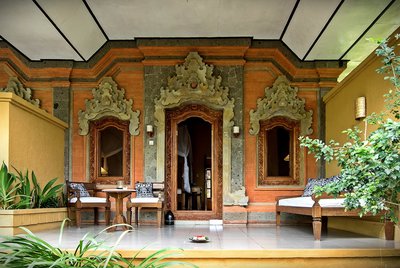 Entspannen Sie auf der großzügigen Terrasse vor Ihrem Zimmer