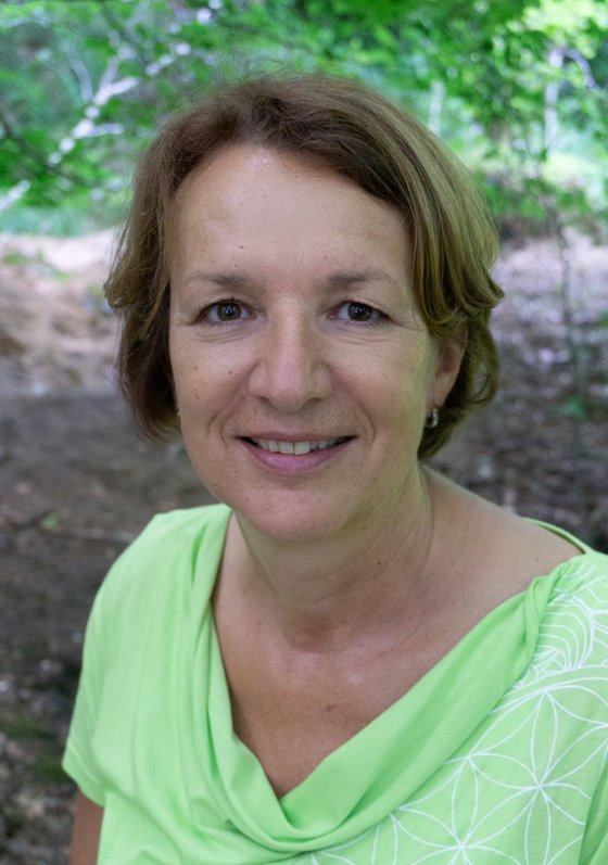 NEUE WEGE Yogalehrerin Evelyn Endler NEUE WEGE Yogalehrerin Evelyn Endler