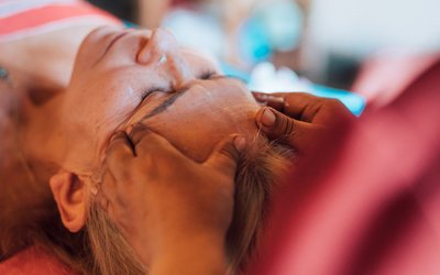 Ayurvedische Kopfmassagen pur die pure Entspannung