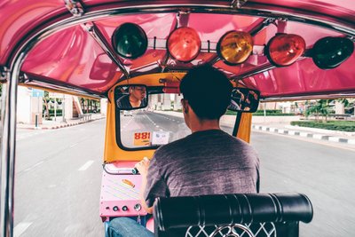Das Tuktuk gehört zu den beliebtesten Fortbewegungsmitteln in Thailand