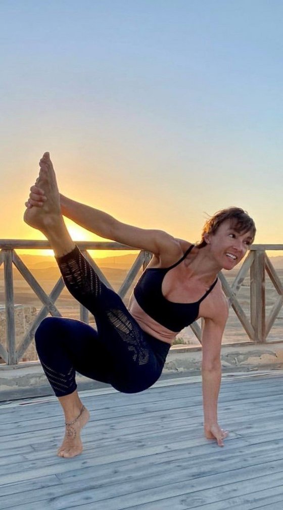 NEUE WEGE Yogalehrerin Carmen Signer NEUE WEGE Yogalehrerin Carmen Signer