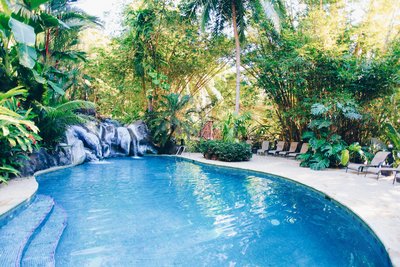 Am Pool entspannen und die Ruhe genießen