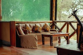 Genießen Sie den Blick auf die weite Landschaft und mit Glück auch auf die Elefanten