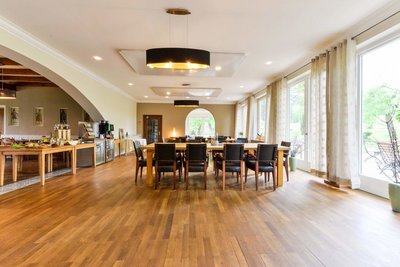 Die schönen Aufenthaltsräume und das Restaurant bieten sehr viel Platz. 