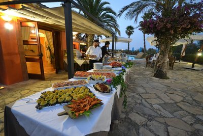 Genießen Sie das leckere Buffet im Hotel Galanias
