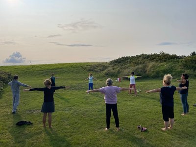Wohltuende Yoga-Einheiten in der Natur