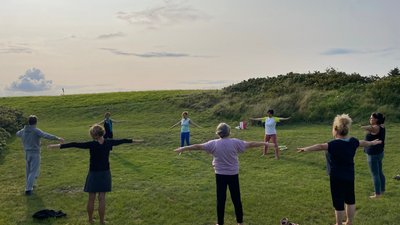 Wohltuende Yoga-Einheiten in der Natur
