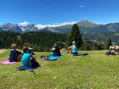 Eine kleine Pause mit Ausblick auf die Südtiroler Bergwelt