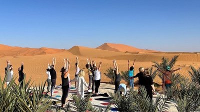 Die Yogaplattform beim Wüstencamp Die Yogaplattform beim Wüstencamp