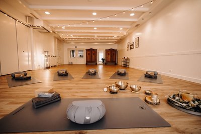 Tiefenentspannung bei Yoga und Meditation erleben