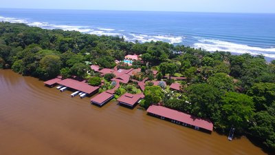Die Mawamba Lodge inmitten des Karibischen Meers und der Tortuguero Kanäle