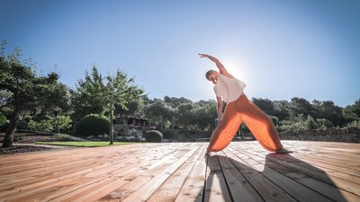 Gibt es einen schöneren Ort als unsere Finca auf Mallorca, um unter freiem Himmel Yoga zu machen